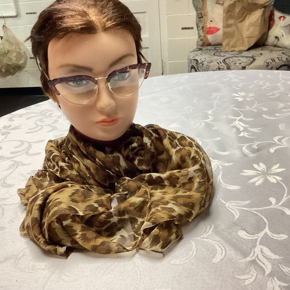 Scarf wrap or Shaw very large really pretty - Picture 3 of 4